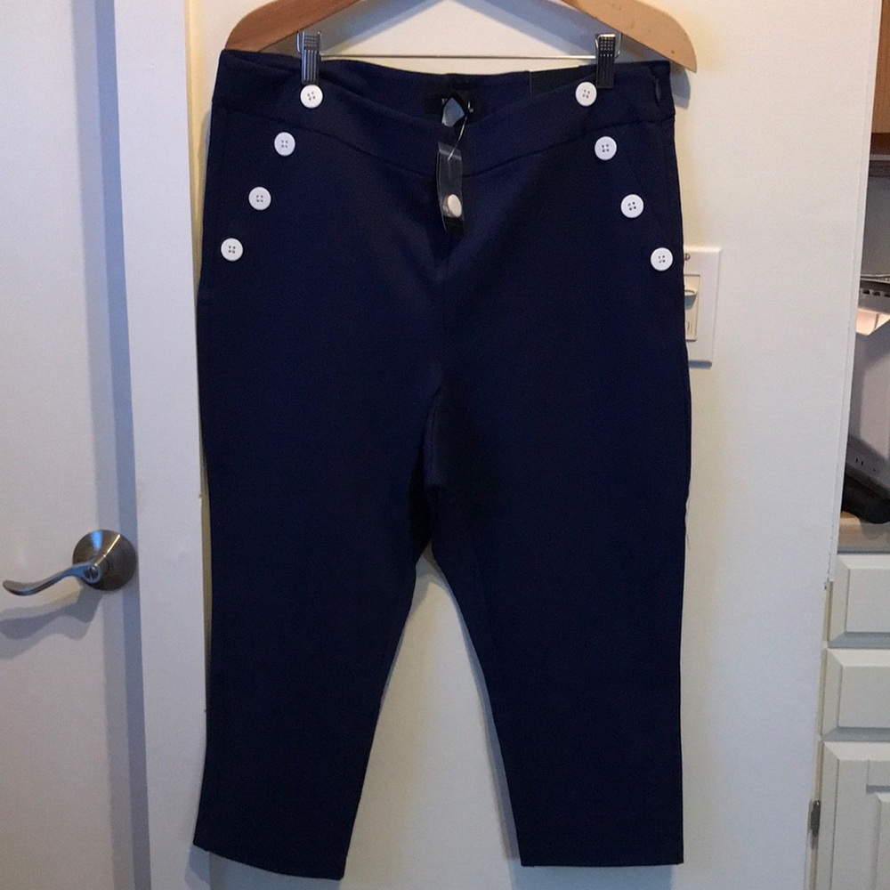 Torrid size 18 crop pants.